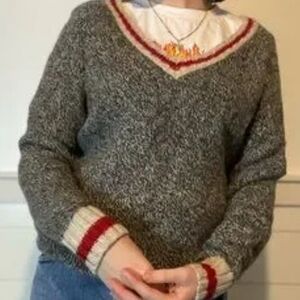 Bluenotes Gray V-Neck Sweater with Red Trim (XS)